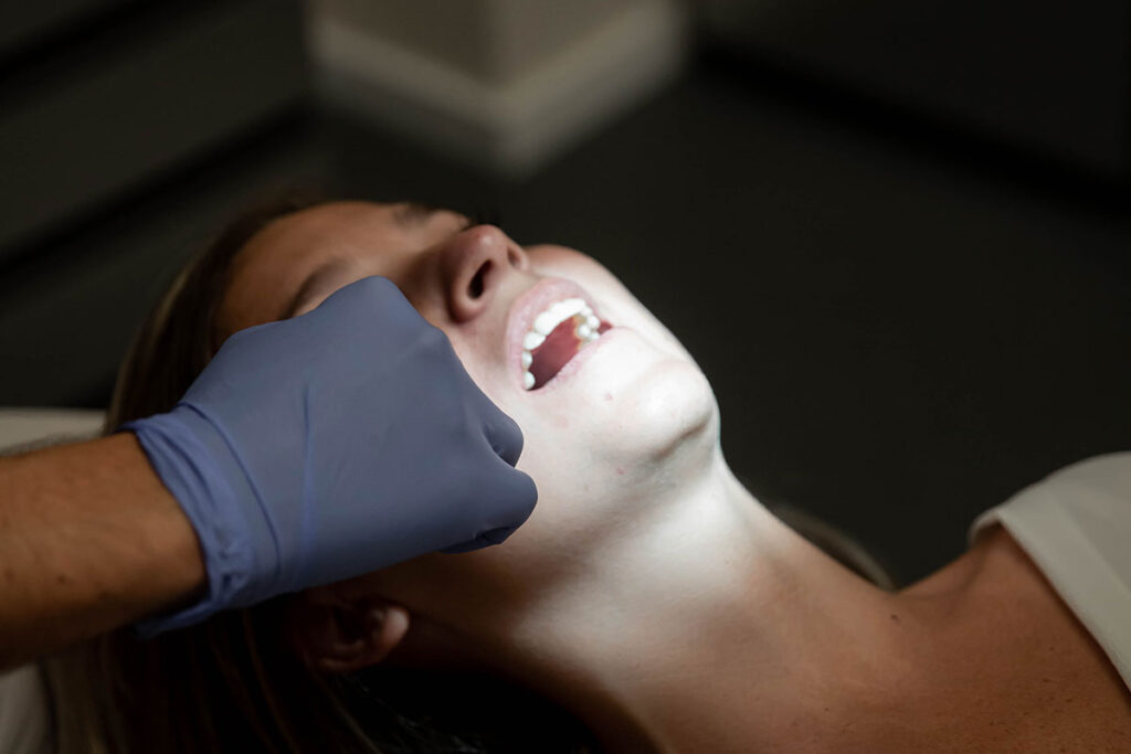 Handle Sudden Tooth Pain While Visiting Bangkok